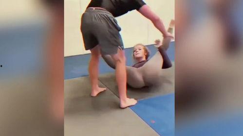 日韩男女摔跤完整版视频